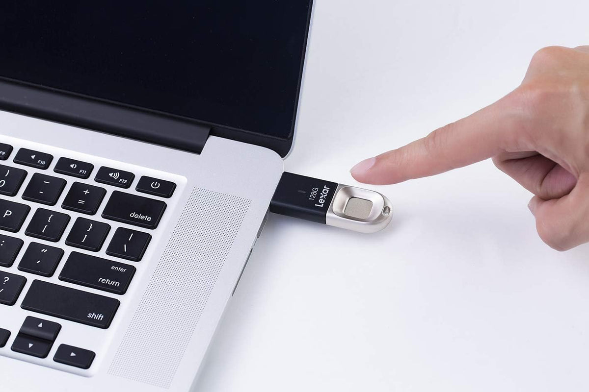 128 GB USB 3.0 Flash Drive, Black/Silver Pack of 2 W6709