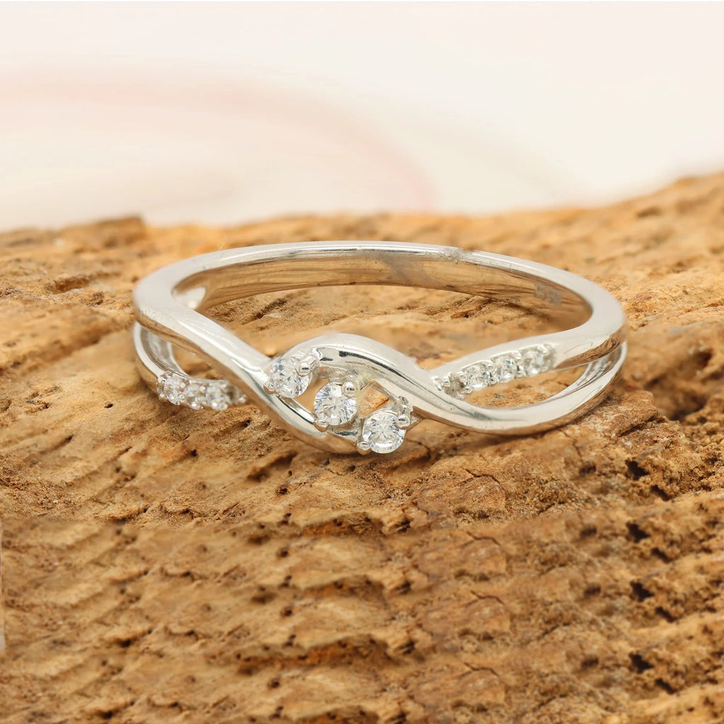 14k White Gold 3-Stone Twisted Vine Diamond Ring Q171
