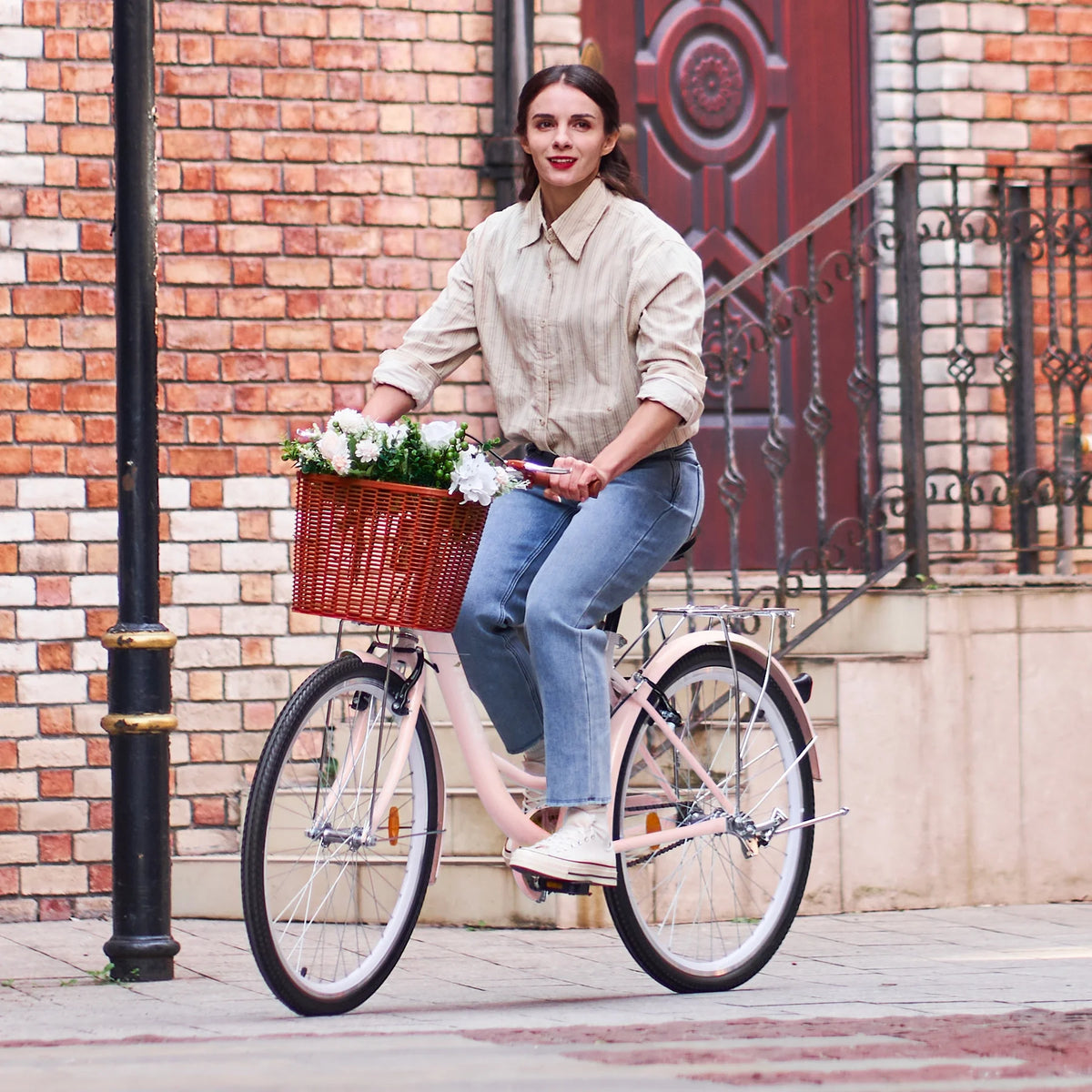 24 Inch City Cruiser Bicycle with Carbon Steel Frame Dual V Brakes Basket M7643